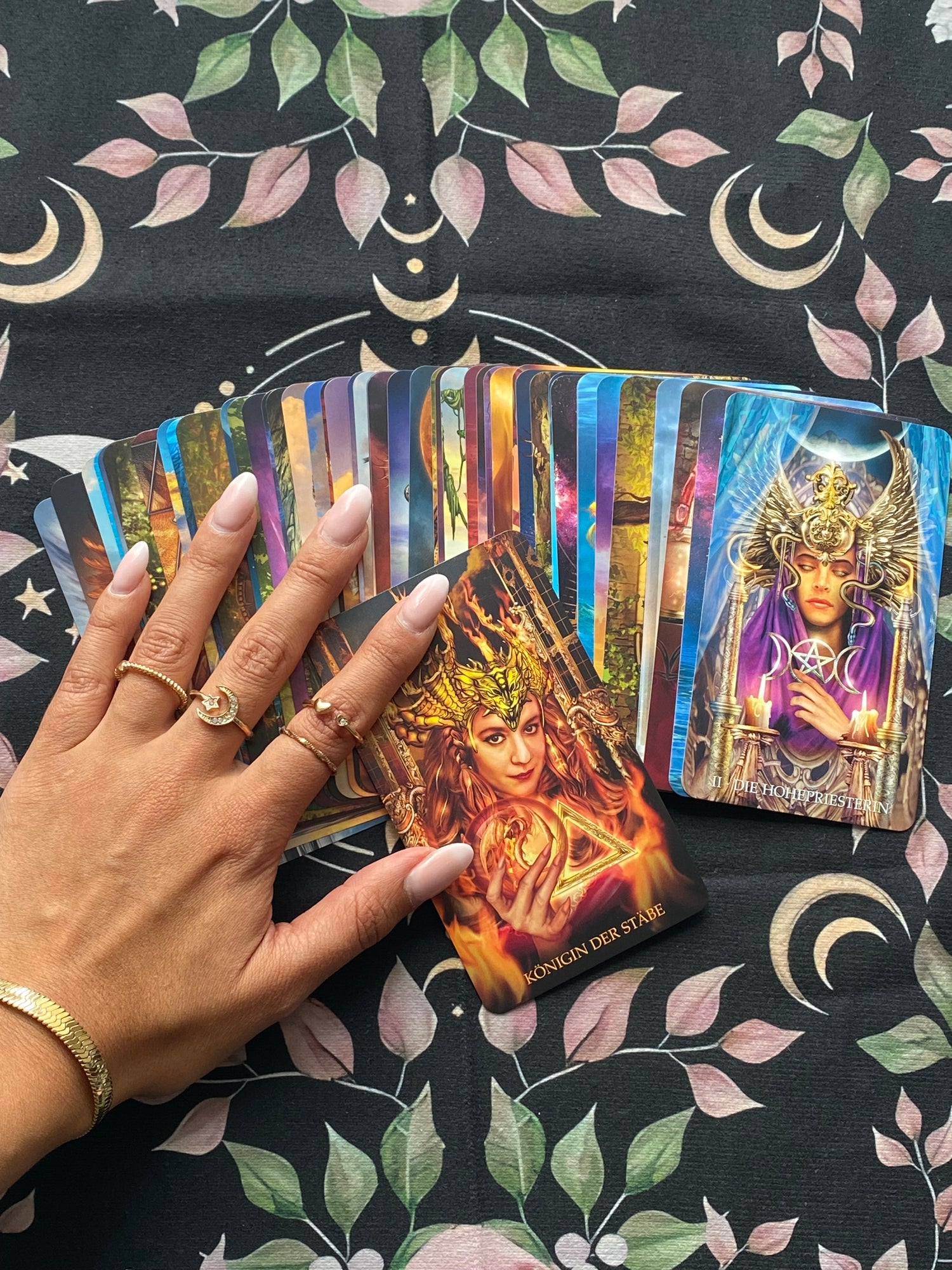 Tarot & Lenormand Legungen, Pendel Fragen, Reiki